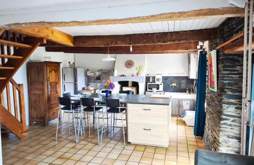 Laniscat House | Pet-Friendly Lann Avel: Guest Rated 9/10 with Kitchen