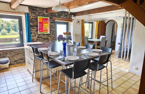 Laniscat House | Pet-Friendly Lann Avel: Guest Rated 9/10 with Kitchen