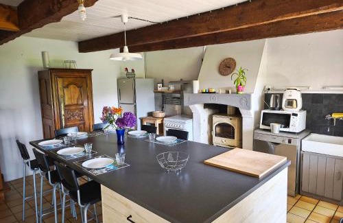 Laniscat House | Pet-Friendly Lann Avel: Guest Rated 9/10 with Kitchen