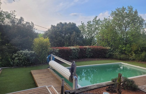 Salavas House | Discover Gîte le Cabanon: Family-Friendly with Pool Access