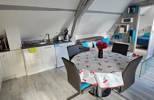 Villebernier Apartment | Pet-Friendly Gîte "Le Cerisier" - Perfect for Families