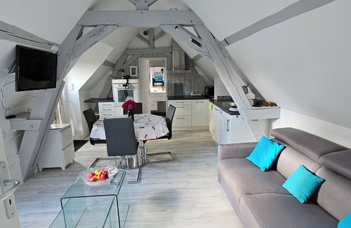 Villebernier Apartment | Pet-Friendly Gîte "Le Cerisier" - Perfect for Families
