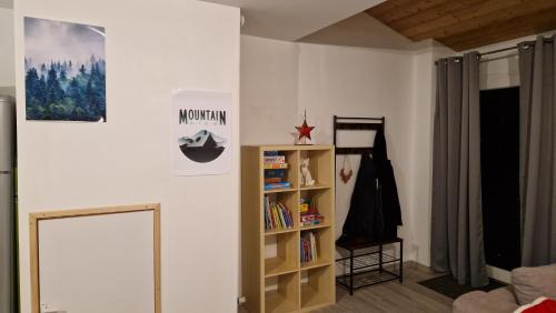 Oye-et-Pallet Apartment | Cozy Gîte le Cham'Oye: Pet & Child Friendly Retreat