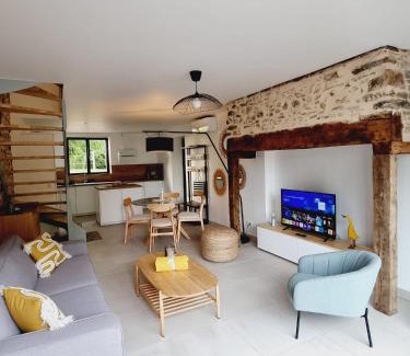 Lagrauliere House | Discover Gîte Le Chambougeal: Rated 9.5 with Hot Tub