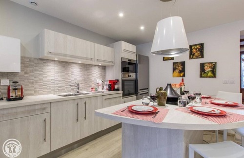 Thones Cottage | Ocean View Retreat at Gîte Le Clos Savoie Lorraine - Rated 9.8
