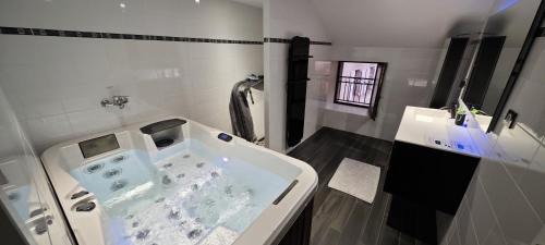 Rieutort-de-Randon House | Gîte Le Fortunio: Guest Rated 9.8 with Hot Tub & Family Fun