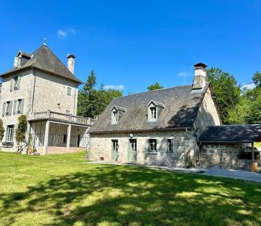 Saint-Angel House | Family-Friendly Gîte Le Four à Pain in Manoir du Rigouneix