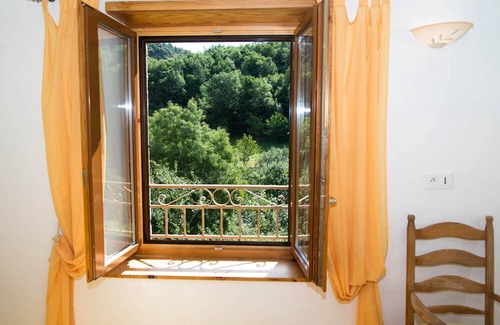 Fraissinet-de-Fourques House | Gîte Le Baptistou: Perfect for Families and Pet Lovers