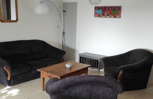 Saint-Pierre-de-Vassols Apartment | Discover Gîte Le Limon: Relax by the Pool with Lake Views