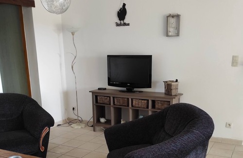 Saint-Pierre-de-Vassols Apartment | Discover Gîte Le Limon: Relax by the Pool with Lake Views