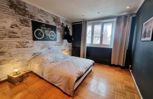 Lens House | Discover Le Garage: Pet-Friendly Retreat with Hot Tub