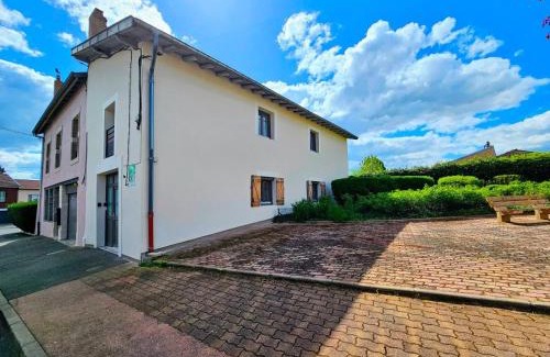 Custines Apartment | Pet-Friendly Gîte Le Jaguar: Guest Rated 8.3/10