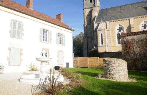 Bournezeau House | Experience Comfort at Gîte Le Lijaly with Private Pool