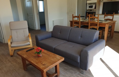 Ceaux House | Pet-Friendly Gîte Le Mascaret: Oceanfront Retreat for All