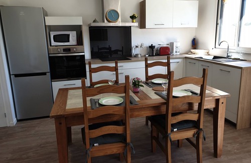 Ceaux House | Pet-Friendly Gîte Le Mascaret: Oceanfront Retreat for All