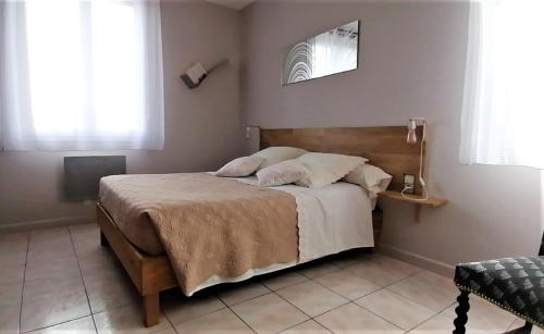 Valreas Apartment | Relaxing Getaway at Gîte le Micocoulier with Spa & Hot Tub