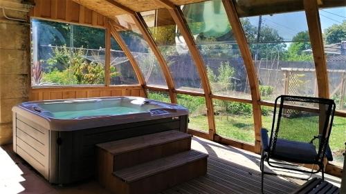 Valreas Apartment | Relaxing Getaway at Gîte le Micocoulier with Spa & Hot Tub