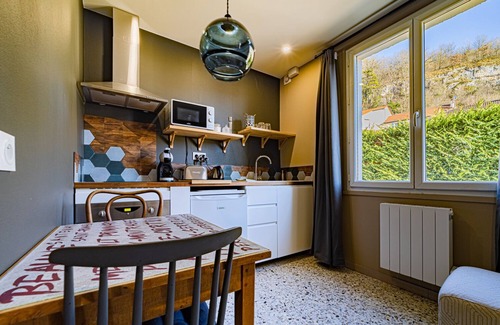 Saint-Romain Apartment | Cozy Gîte "Le Minéral" - 10 Min to Beaune with Pool & Spa