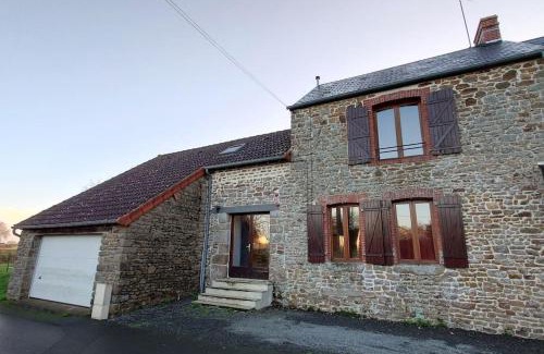 Lolif House | Pet-Friendly Gîte le Mont in Scenic Normandy Near St Michel