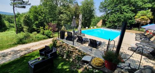 Simeyrols Bed & Breakfast | Enjoy Nature at Gîte Le Nieudegat with Pool & Dining