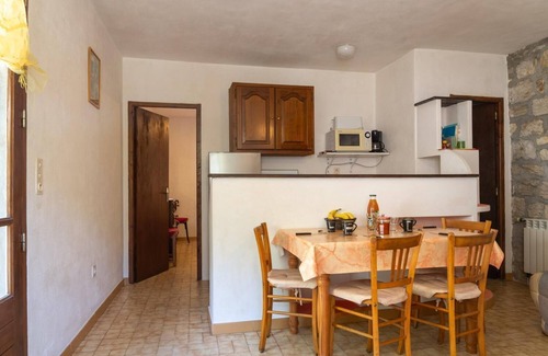 Gorges du Tarn Causses House | Cozy House with Kitchen & Child-Friendly Amenities