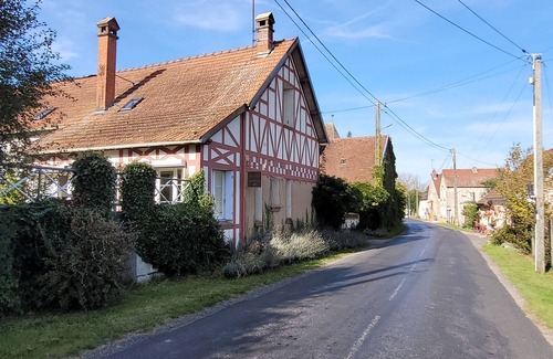 Verdon Cottage | Historic Hotel Le Pelerin: Guest Rated 10/10 & Family-Friendly