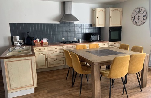 Roz-sur-Couesnon House | Discover Gîte le parc Michel: Perfect for Families & Pets