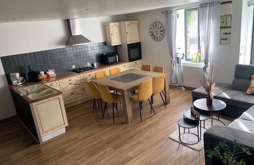 Roz-sur-Couesnon House | Discover Gîte le parc Michel: Perfect for Families & Pets