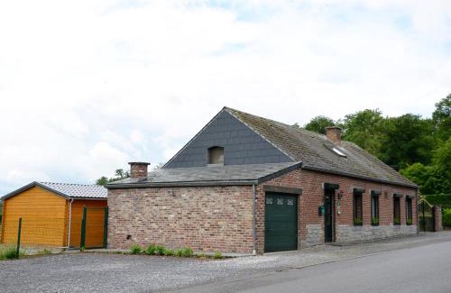 Rance-montbliart House | Idyllic Gîte Le Petit Coin de Paradis in Sautin