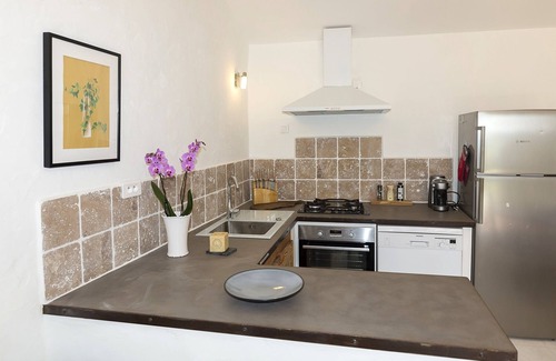 Cheval-Blanc Cottage | Explore Gîte "Le Petit Provençal" with a Fully Equipped Kitchen