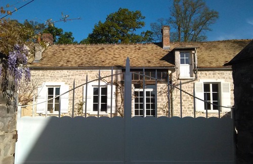 Oncy-sur-Ecole Cottage | Guest Rated Gîte "le petit role" with Family-Friendly Amenities