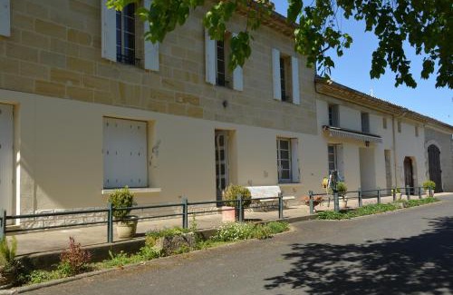Vignonet House | Guest Rated 10/10: Gîte Le Petit Rouyot for Families