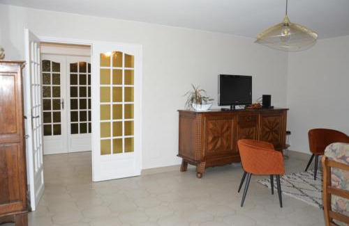 Vignonet House | Guest Rated 10/10: Gîte Le Petit Rouyot for Families