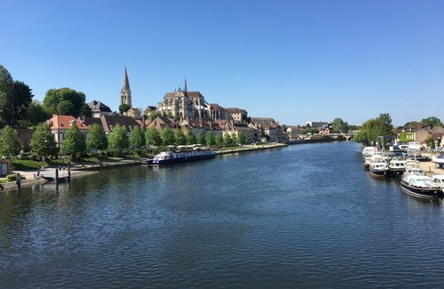 Leugny House | Family-Friendly Gîte le Petit Vauthion: 8/10 Guest Rated