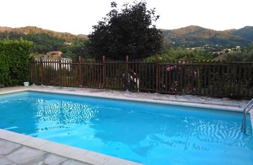 Prades House | Family-Friendly Gîte le pic vert with Pool & High Ratings
