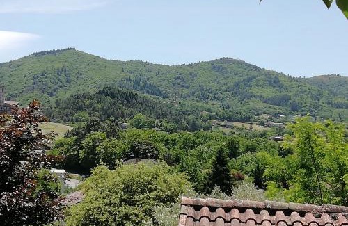 Prades House | Family-Friendly Gîte le pic vert with Pool & High Ratings
