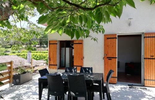 Prades House | Family-Friendly Gîte le pic vert with Pool & High Ratings