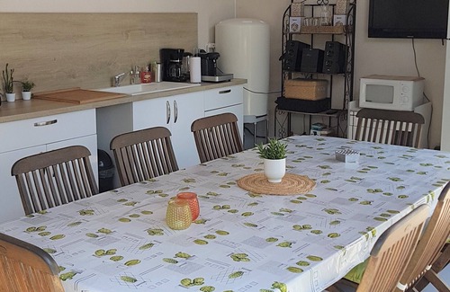 Lezignan-la-Cebe House | Gîte Le Pigeonnier: Air-Conditioned Oasis with Pool