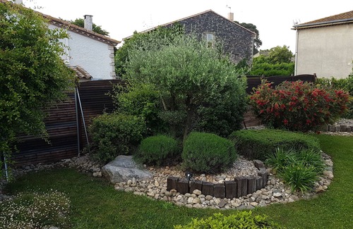 Lezignan-la-Cebe House | Gîte Le Pigeonnier: Air-Conditioned Oasis with Pool