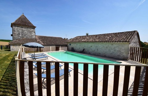 Dondas House | Discover Gîte Le Pigeonnier - Family-Friendly Retreat in Dondas