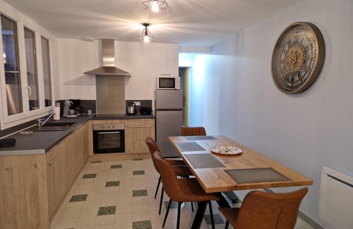 Pont-Remy Apartment | Gîte Le Pont du Rameur: Child-Friendly Getaway Rated 9.7