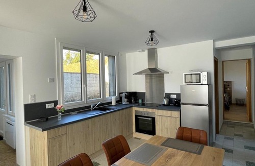 Pont-Remy Apartment | Gîte Le Pont du Rameur: Child-Friendly Getaway Rated 9.7