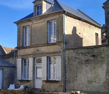 Creully House | Cozy Gîte Le Prieuré - Family-Friendly Retreat in Bourg