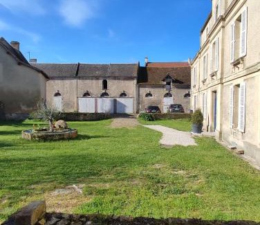 Creully House | Cozy Gîte Le Prieuré - Family-Friendly Retreat in Bourg