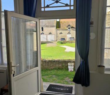 Creully House | Cozy Gîte Le Prieuré - Family-Friendly Retreat in Bourg