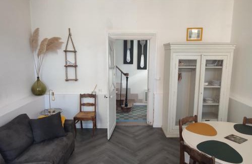 Creully House | Cozy Gîte Le Prieuré - Family-Friendly Retreat in Bourg