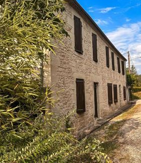 Le Lardin-Saint-Lazare House | Discover Gîte le relais de la diligence: Pool & Family Friendly