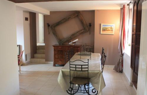 Grauves House | Discover Gîte le St Vincent: Family-Friendly with Pool Access