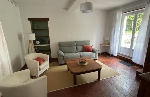 Forleans House | Cozy Gîte les érables: Pet-Friendly Retreat with High Ratings