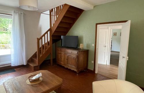 Forleans House | Cozy Gîte les érables: Pet-Friendly Retreat with High Ratings
